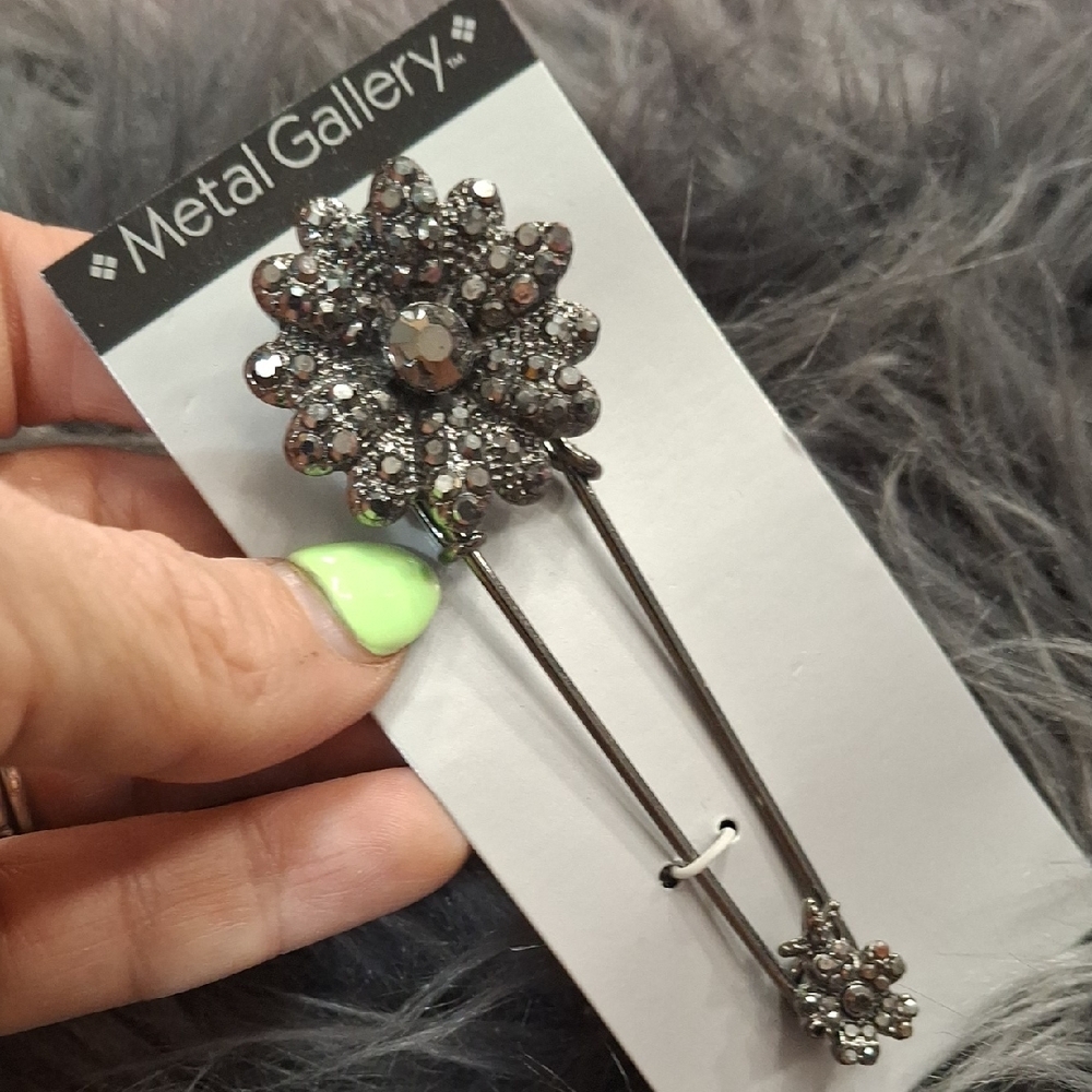Gallery Silver and Black Floral Brooch